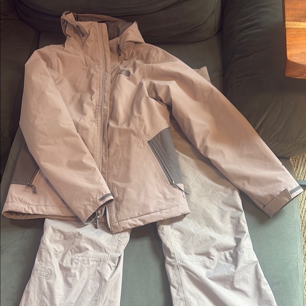 The North Face Women's Ski Jacket and Pants Set in Light Beige and Gray